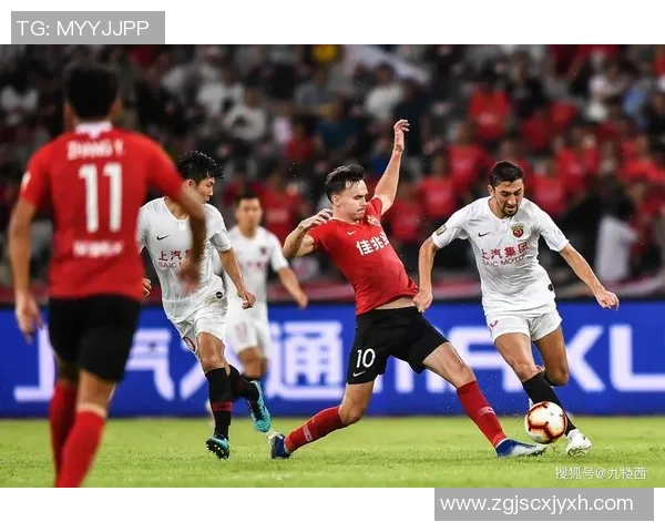 周凯在足球界的成就与影响力分析是否可以称其为足球明星